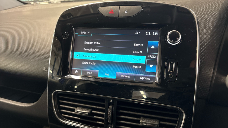 Renault Clio 1.2 TCE Dynamique Nav 5dr Petrol Hatchback